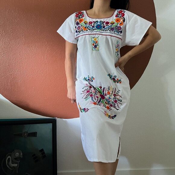 Mexican Oaxaca White multi colored EMBROIDERED DRESS M boho sundress cotton